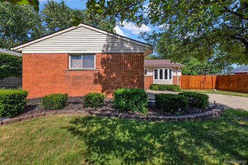 26250 Virginia Dr, Warren, MI, 48091-3977 | Card Image