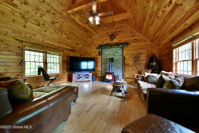 1370 Living Rm | Image 34