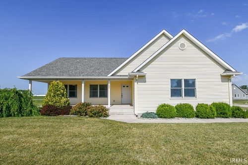 642 N Park St, Remington, IN, 47977-8578 | Card Image