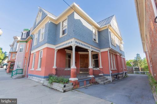 408 W King St, MARTINSBURG, WV, 25401-3204 | Card Image
