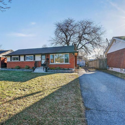 86 Royal Manor Drive, St Catharines, ON, L2M4L7 | Card Image