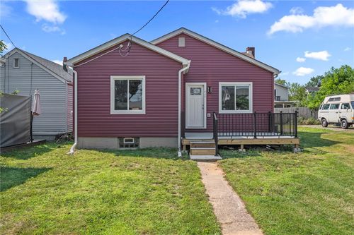 648 Earl Ave, New Kensington, PA, 15068-4802 | Card Image