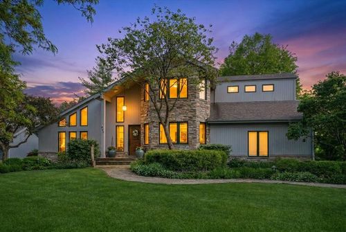 500 Parkview Pl, Burr Ridge, IL, 60527-8358 | Card Image