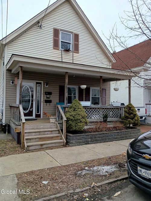 885 Emmett St, Schenectady, NY, 12307-1636 | Card Image