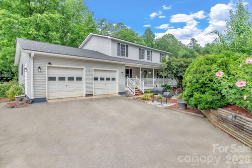 11 Aquarian Way, Leicester, NC, 28748-6491 | Card Image