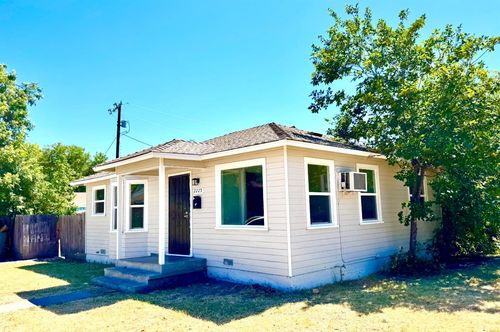 2225 N Sutter Street, Stockton, CA, 95204 | Card Image