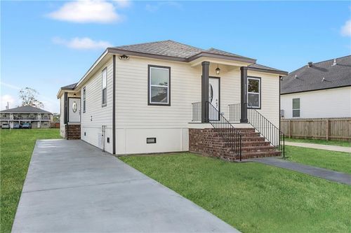 3113 15 Delambert Street, Chalmette, LA, 70043 | Card Image