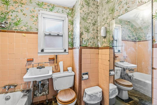 164-30 77 Th Rd, House other with 2 bedrooms, 1 bathrooms and null parking in Fresh Meadows NY | Image 11