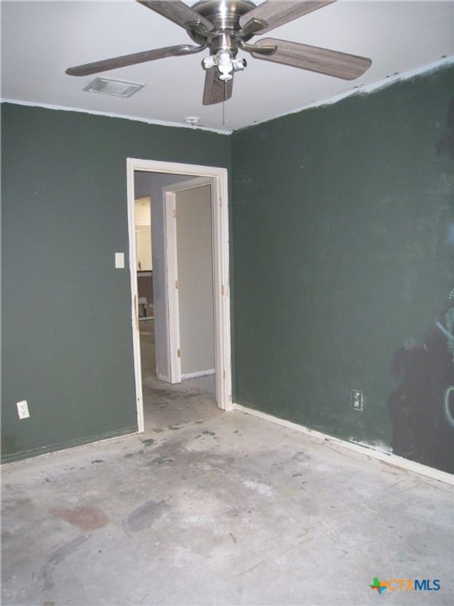 274 Spring Dr, House other with 4 bedrooms, 2 bathrooms and null parking in Kyle TX | Image 14