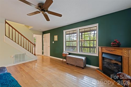 42 Greenview Dr, Maggie Valley, NC, 28751-9696 | Card Image