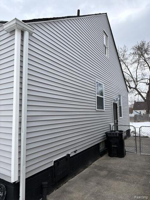 6394 Westwood St, Detroit, MI, 48228-3929 | Card Image