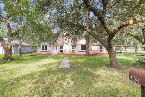 3820 Evergreen Dr, Dickinson, TX, 77539-6110 | Card Image