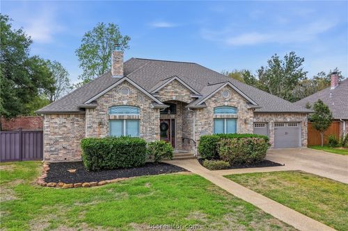 9201 Brookwater Cir, College Station, TX, 77845-8735 | Card Image