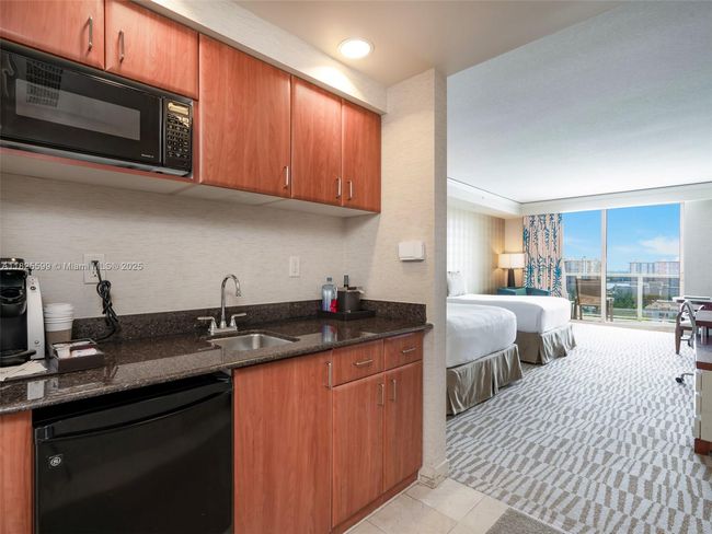 1418 - 18001 Collins Ave, Condo with 0 bedrooms, 1 bathrooms and null parking in Sunny Isles Beach FL | Image 6