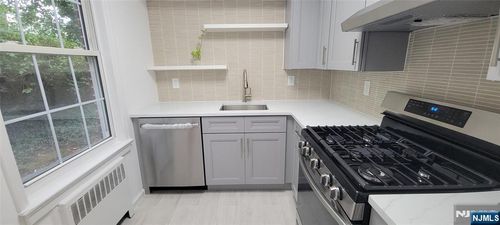544 Broad Ave, Leonia, NJ, 07605-1554 | Card Image