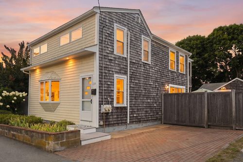 39 Pleasant St, Provincetown, MA, 02657-2000 | Card Image