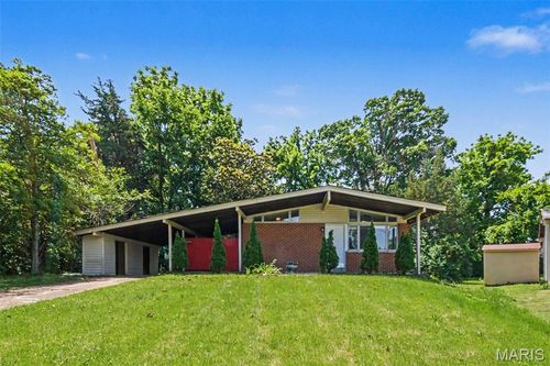 985 Belmont Ter, Florissant, MO, 63033-3532 | Card Image