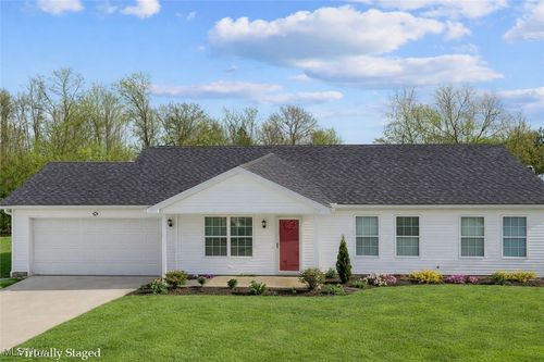 385 Nantucket Drive, Geneva, OH, 44041 | Card Image