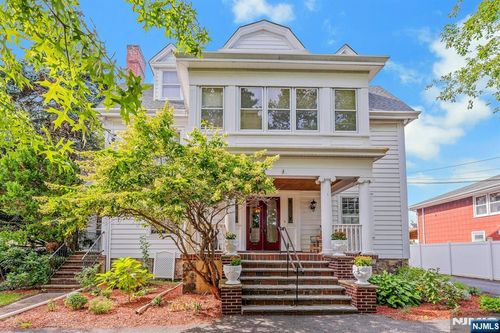 111 Grand Place, Kearny, NJ, 07032 | Card Image