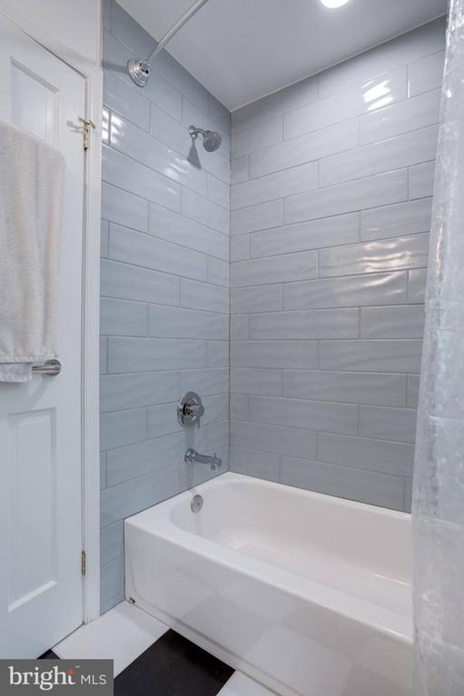 8801 Aquary Ct, House other with 5 bedrooms, 4 bathrooms and null parking in SPRINGFIELD VA | Image 26