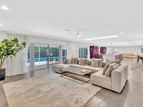 840 S Southlake Dr, Hollywood, FL, 33019-1943 | Card Image