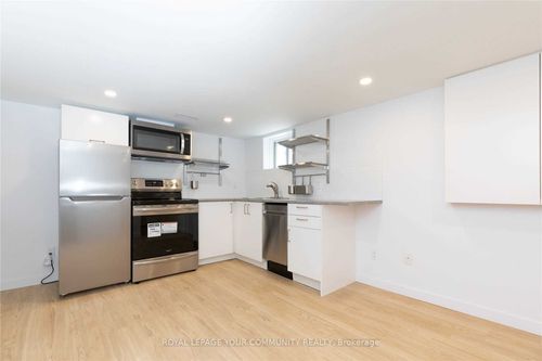 lower-1370 Woodbine Ave, East York, ON, M4C4G5 | Card Image