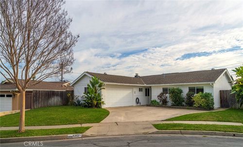8262 Noble Cir, Huntington Beach, CA, 92647-7039 | Card Image