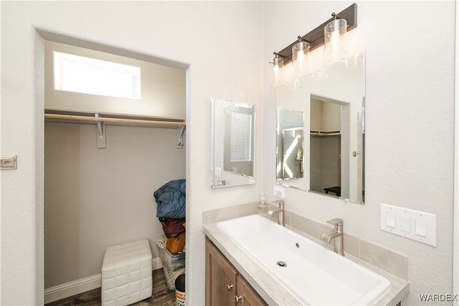 Bathroom | Image 23