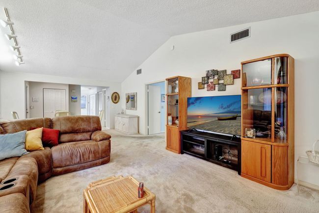 10088 Shadywood Pl, Condo with 2 bedrooms, 2 bathrooms and null parking in Boynton Beach FL | Image 11