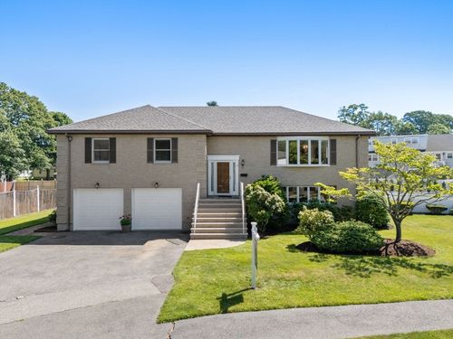 6 Gavin Cir, Stoneham, MA, 02180-1403 | Card Image