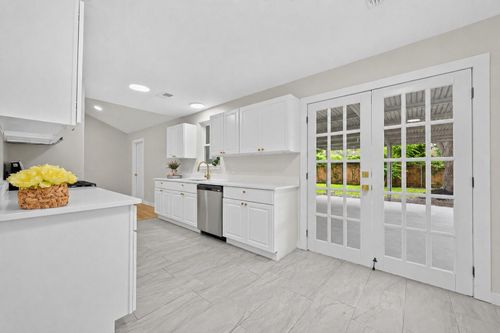 6418 Standing Oaks St, Houston, TX, 77050-3728 | Card Image