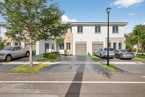 17606-17606 Sw 149th Pl, Miami, FL, 33187-6757 | Card Image