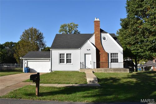 909 Burgos St, Saint Louis, MO, 63138-3107 | Card Image