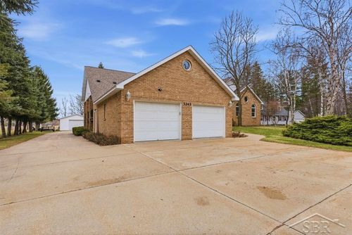 3343 E Ryan Dr, Midland, MI, 48642-7237 | Card Image