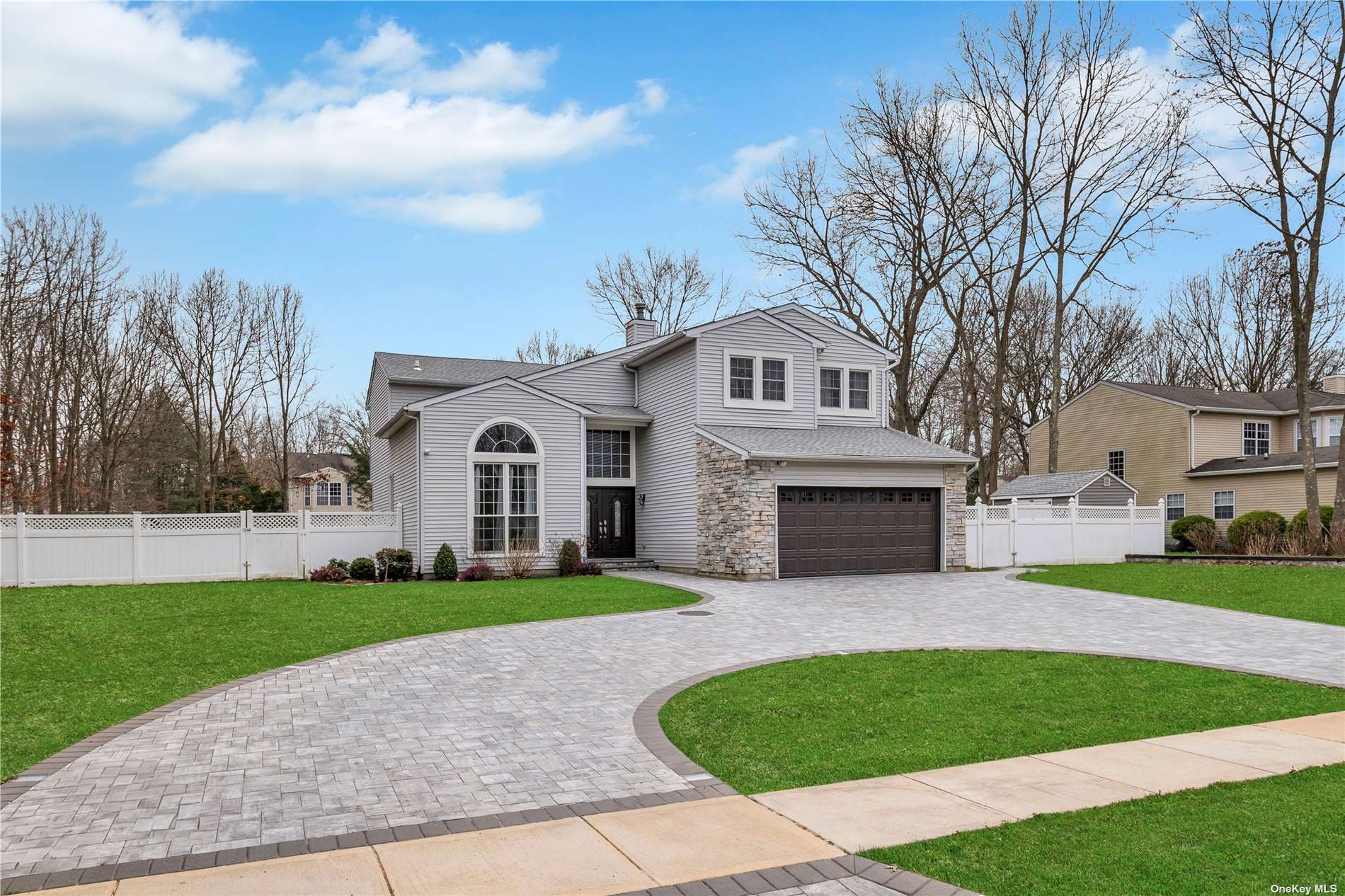 Sweet Briar Path, Lake Grove, NY 11755