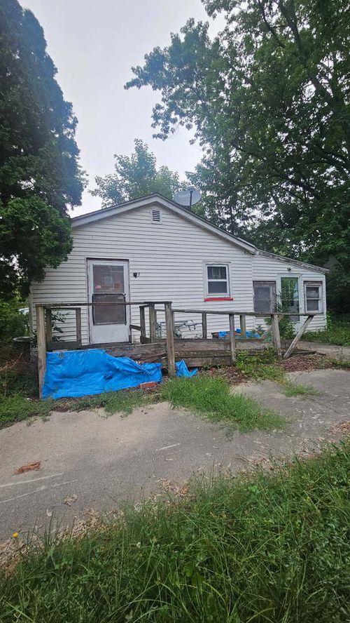 483 S 4th St, Sheldon, IL, 60966-8131 | Card Image