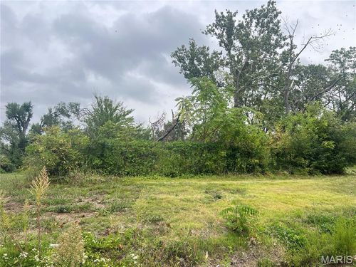 5225-5223 Minerva Ave, Saint Louis, MO, 63113-1305 | Card Image