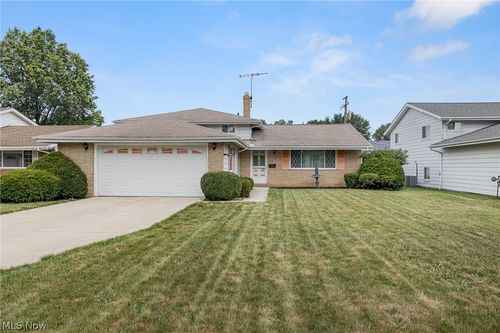25060 Randall Dr, North Olmsted, OH, 44070-3453 | Card Image