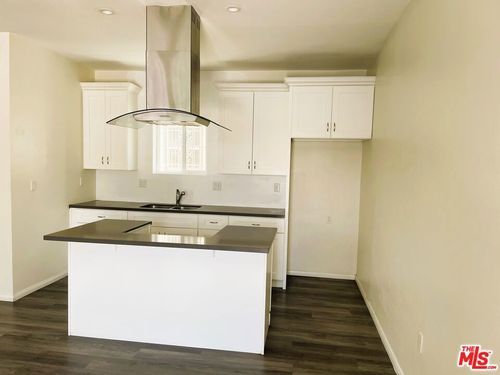1106 W 91st St, Los Angeles, CA, 90003 | Card Image