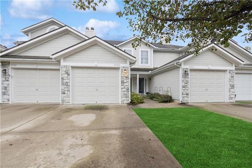 b-5522 Downing St, Blue Springs, MO, 64015-2319 | Card Image