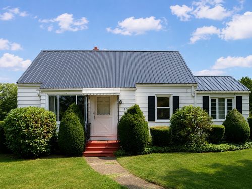 935 Marshall Dr, Erie, PA, 16505-3621 | Card Image