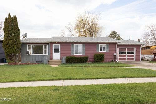 319 N Park St, Hebron, ND, 58638-7010 | Card Image