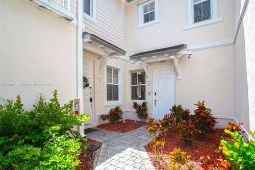 unit-2-153 Se 28th Pl, Homestead, FL, 33033-7288 | Card Image
