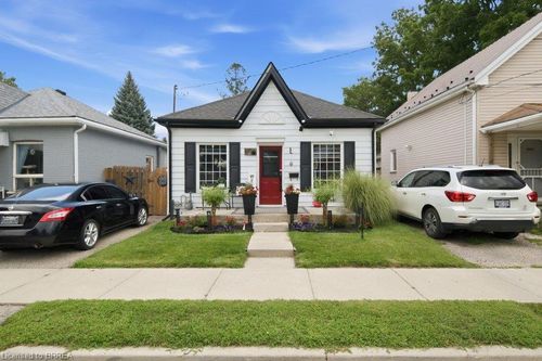 11 Esther St, Brantford, ON, N3S6K3 | Card Image