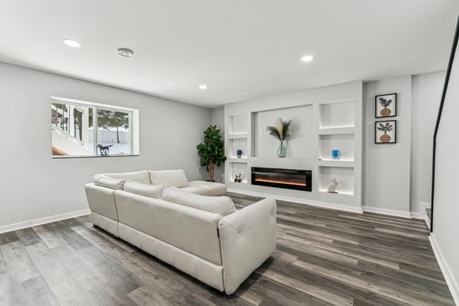 Family room Basement | Image 21