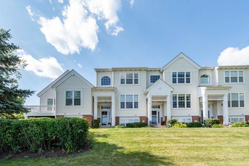 3009 Nicklaus Ln, Wadsworth, IL, 60083-8944 | Card Image