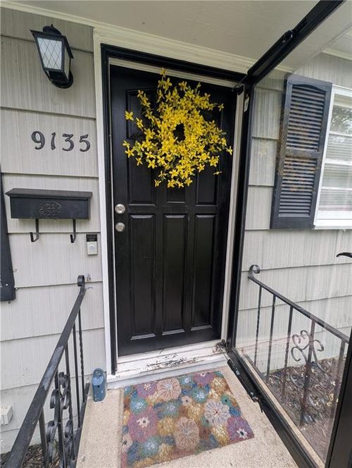 9135 Richards Dr, Raytown, MO, 64133-6468 | Card Image