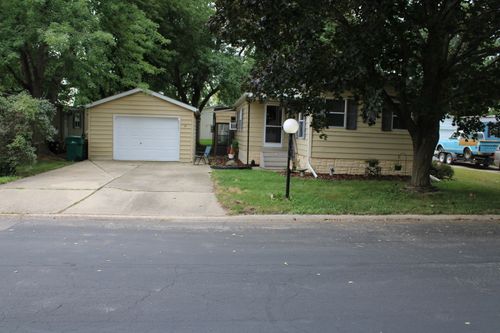 92 Oak Ave, Sandwich, IL, 60548-9534 | Card Image