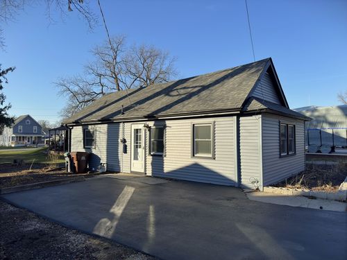 107 1/2 W Bluff Street, WINNEBAGO, IL, 61088 | Card Image