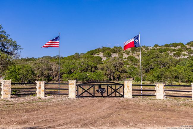14910 Bullhead Rd, Home with 3 bedrooms, 1 bathrooms and null parking in Rocksprings TX | Image 5